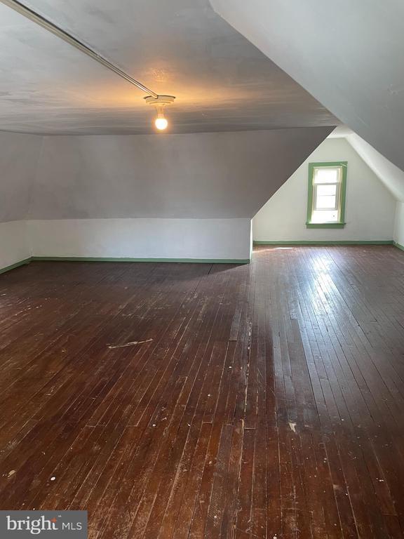 Building Photo - 648 Beacon Ave