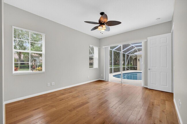 Building Photo - 121 Savona Dr