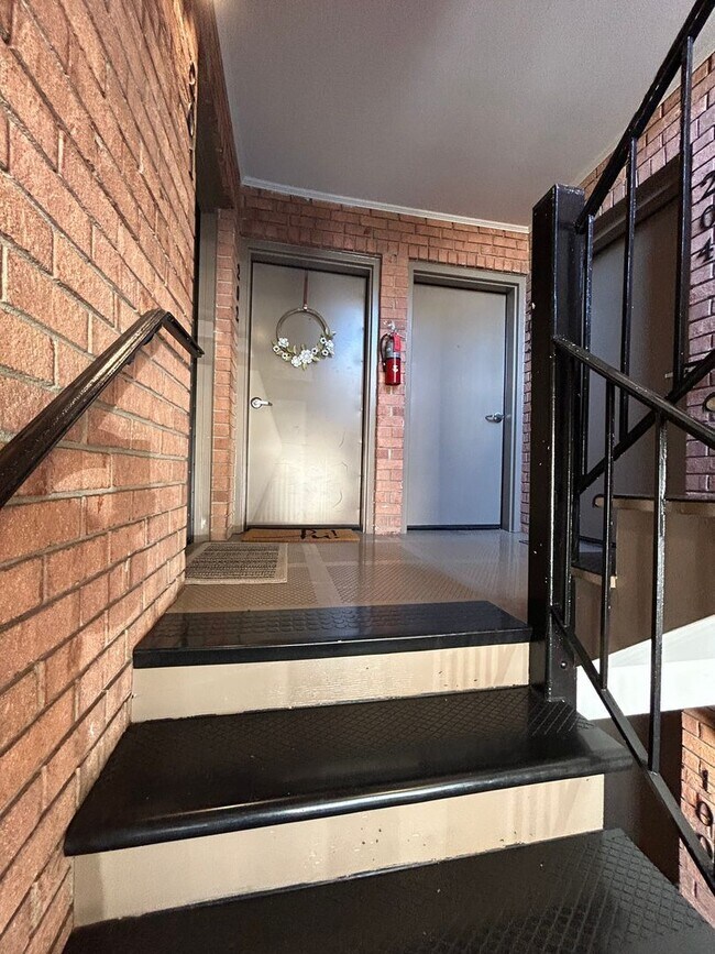 Building Photo - One bedroom one bathroom apartment off of West Union - Downtown Morganton