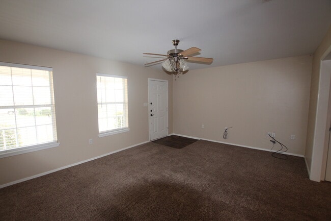 Building Photo - COMING SOON-Spacious 3 Bedroom in Whitehouse!