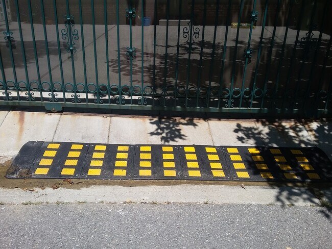 Building Photo - 3751 Stone Canyon Ave