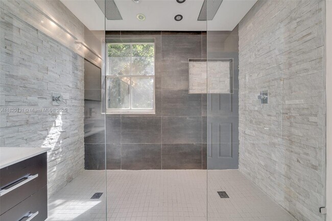 Building Photo - 720 Falling Water Rd