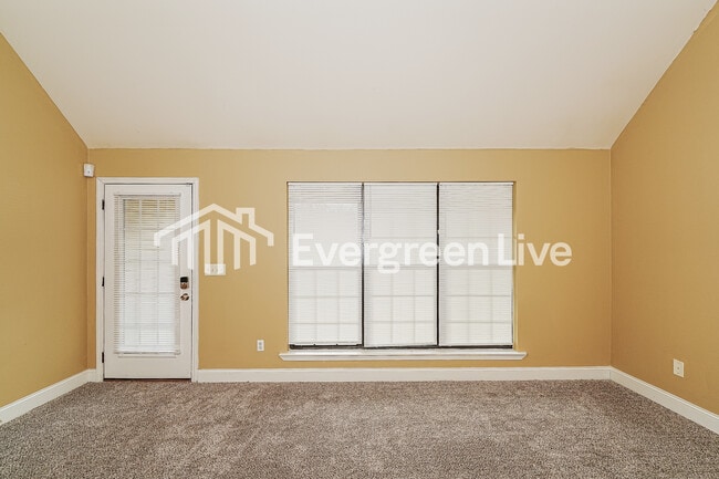 Building Photo - 548 Woodhill Cove Dr