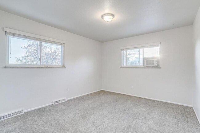 Building Photo - 2860 S Golden Way