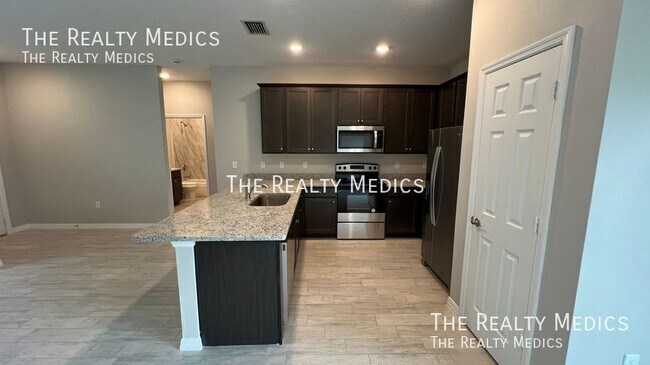 Building Photo - 3290 Halden Ave SE