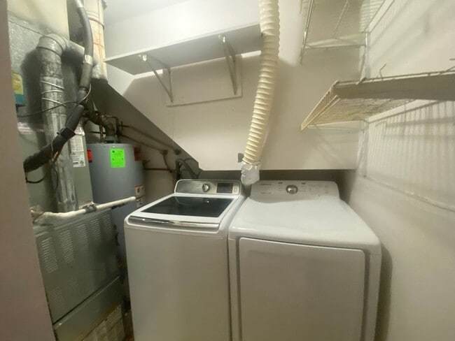 Building Photo - Sugarland Run Neighborhood |4bd  2bth 1921 sqft House | Large Yard