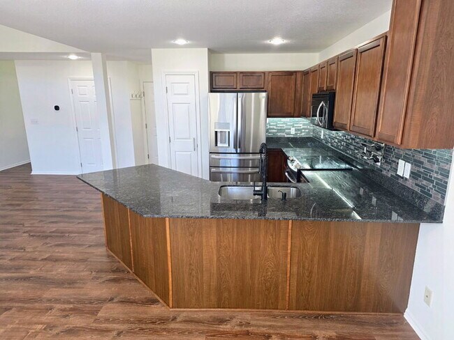 Building Photo - 2215 NW Bayberry Ln