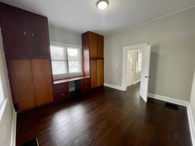 Building Photo - Modern Comfort Meets Classic Charm – 2BR H...