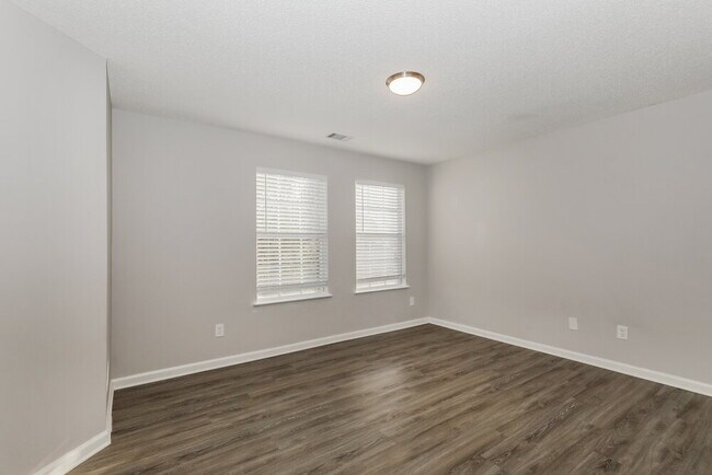 Building Photo - 1618 Thornwick Trace