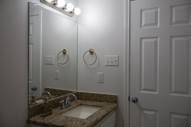 Building Photo - 4305 Alina Dr