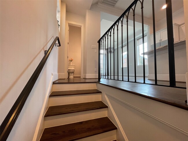 Building Photo - 15622 Broad St