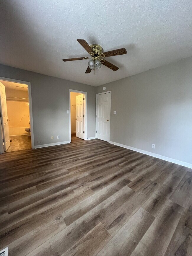 Building Photo - 3440 Sandpiper Dr