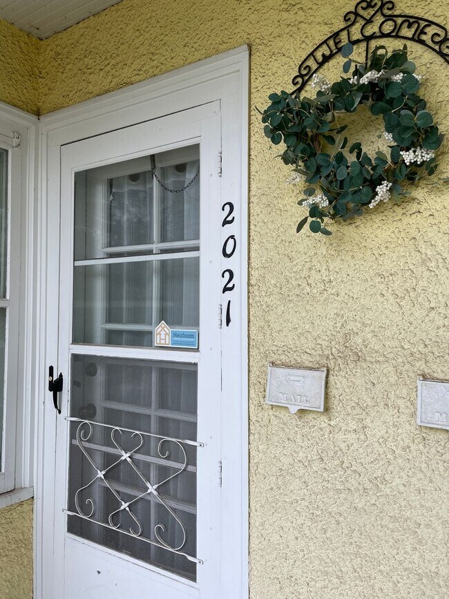 Building Photo - 2021-2023 E 6th St