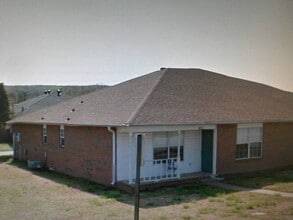 Building Photo - 212-214 Southwinds Drive