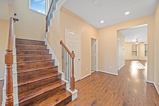 Building Photo - 5007 Pine Ridge Knoll Ct