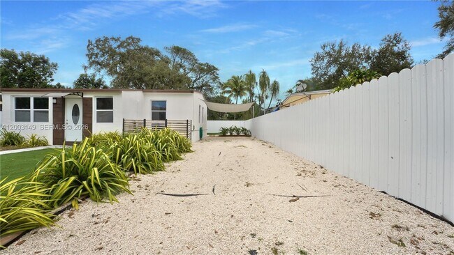 Building Photo - 1441 NE 154th Terrace