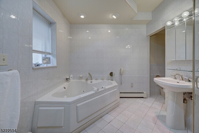 Building Photo - 4 Twilight Ct