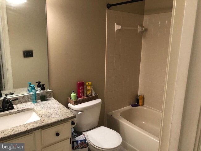 Building Photo - 2002 Admiral Dr