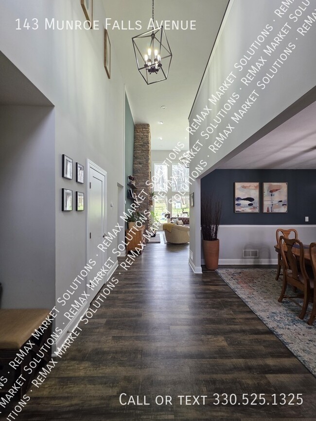 Building Photo - 143 Munroe Falls Ave