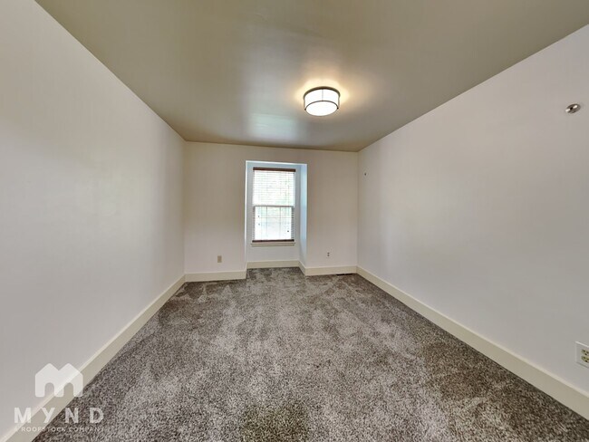 Building Photo - 2002 S Helena St