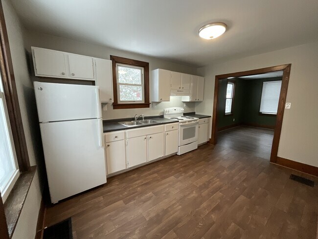 Building Photo - 727 N Pitt St