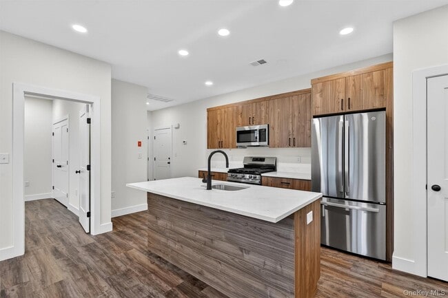 Building Photo - 19 Welling Pl