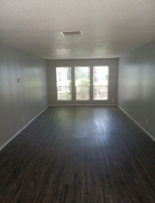 Primary Photo - 2423 E 55th Pl