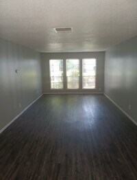 Building Photo - 2423 E 55th Pl