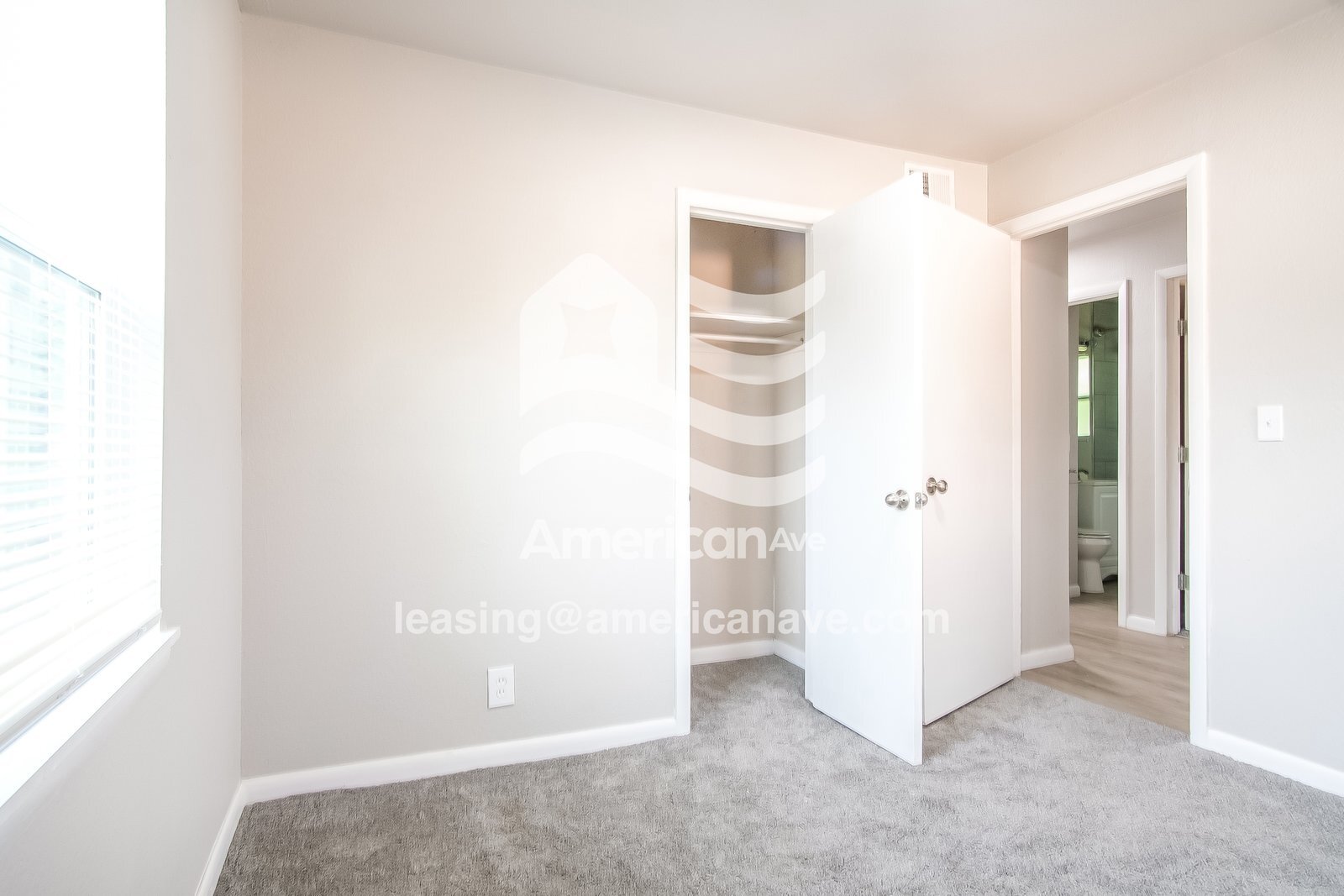 Building Photo - 9 E 49th Pl N