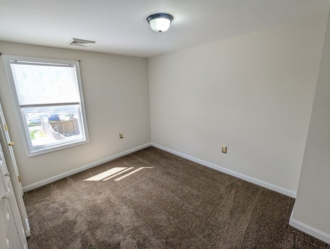 Building Photo - Charming two level row house in downtown Frederick available now!