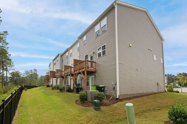 Building Photo - Charming 3-bedroom, 3.5-bathroom townhouse located in the heart of Durham, NC!