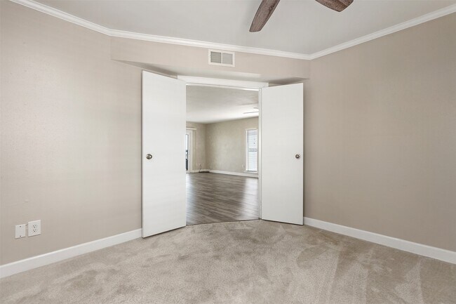Building Photo - 500 Tiki Dr
