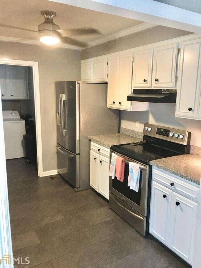 Building Photo - 320 Rogers Rd