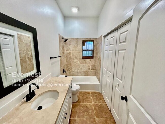 Building Photo - Spacious 4-Bedroom Home with Front Porch a...