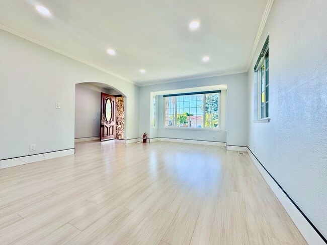Building Photo - 3104 Linkfield Way