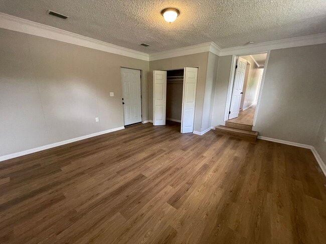 Building Photo - **4/2 Single Family home Available Now!!**