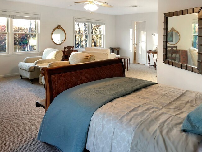 Building Photo - 12 Dogwood Ln