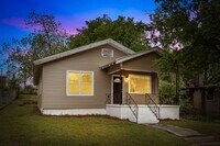 Building Photo - Charming 4 Bedroom, 1 Bathroom house