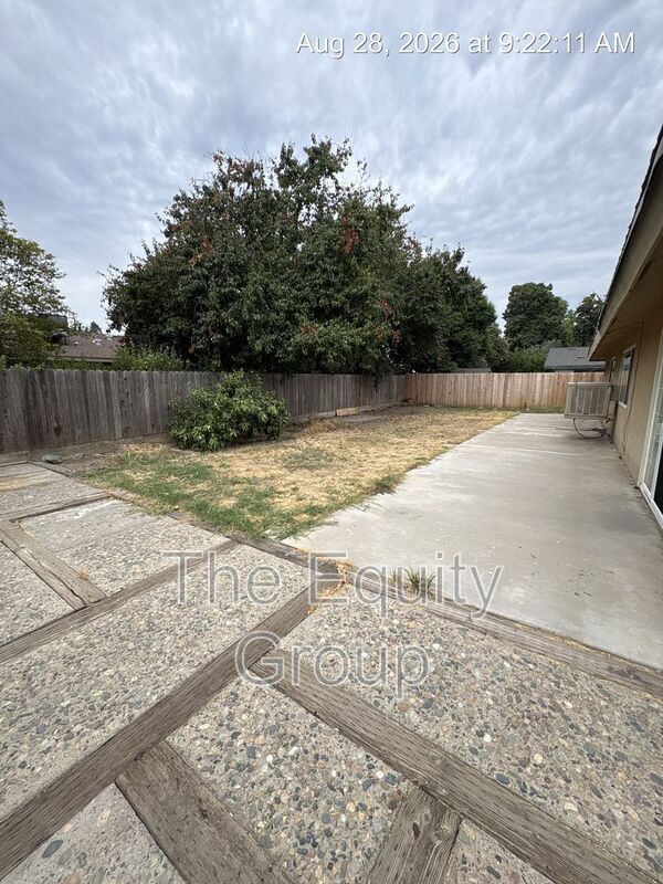 Building Photo - 1009 W Laura Ave