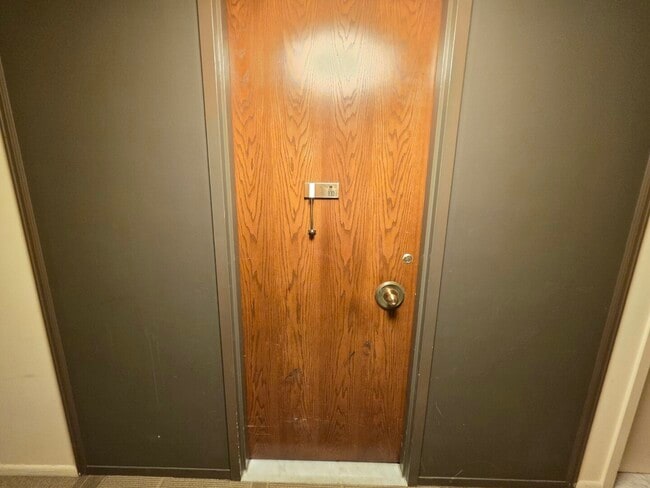 Building Photo - 6033 N Sheridan Rd