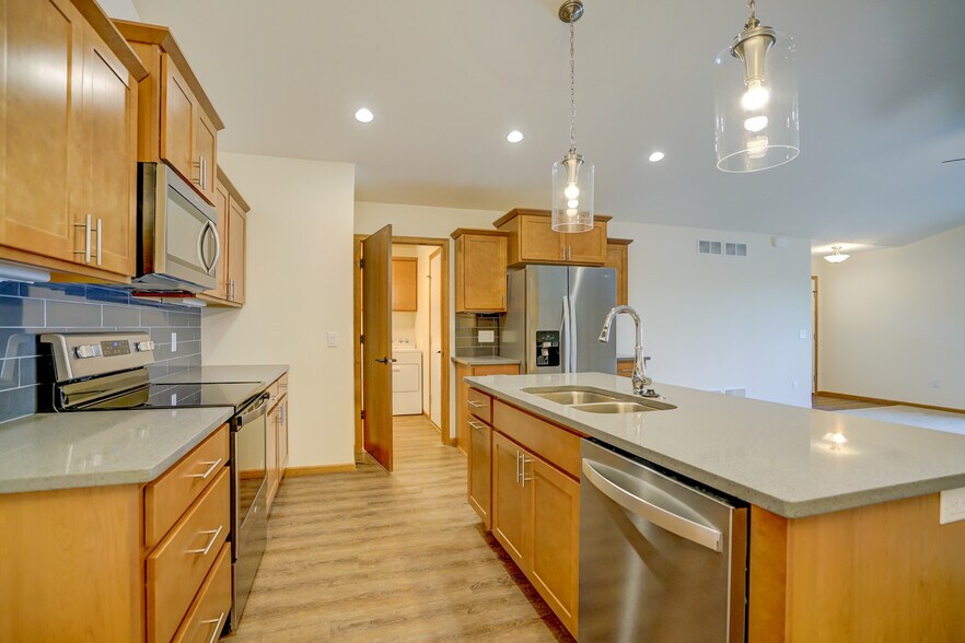 Building Photo - 400 Odyssey Ct