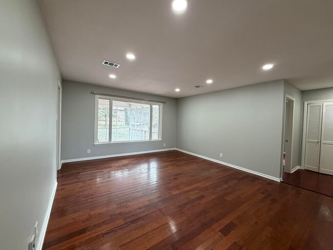 Building Photo - 321 Hightower Rd