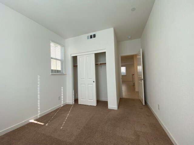 Building Photo - Beautiful New Home For Rent in Roseville!