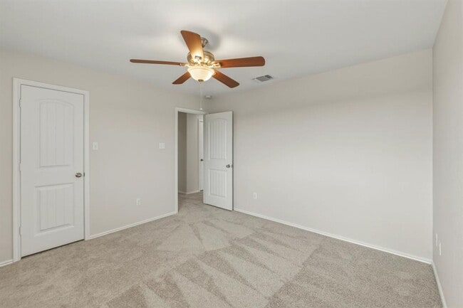 Building Photo - 301 Serpentine Ln