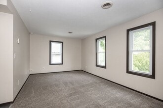 Building Photo - 346 Eagle St