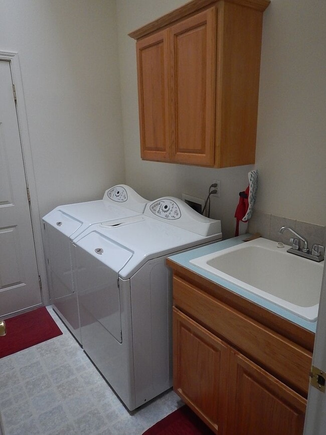 Building Photo - 3 Bedroom, 2 Bathroom at End of Cul-De-Sac