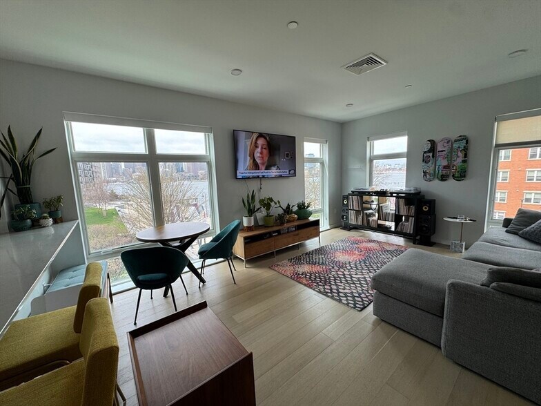 Building Photo - 1 Lisbon St