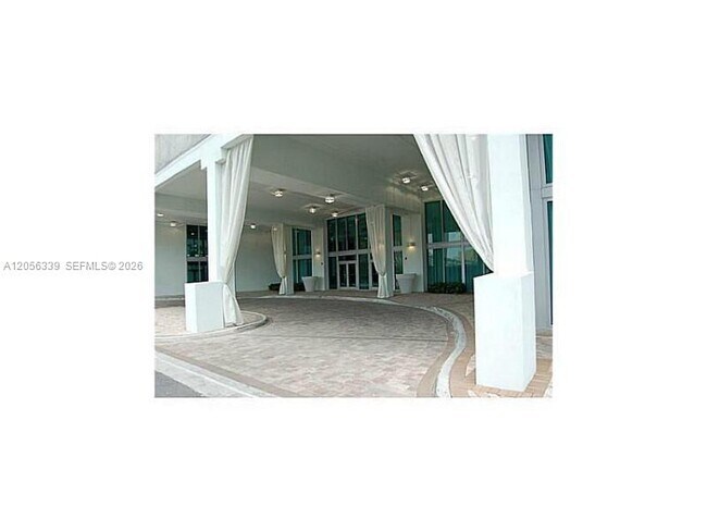 Building Photo - 350 S Miami Ave
