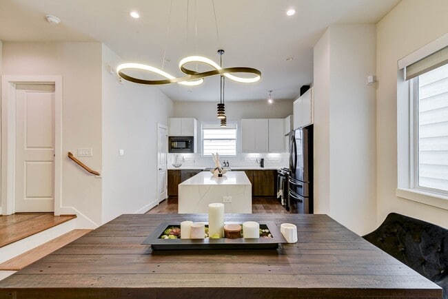 Building Photo - 5857 Dolores St