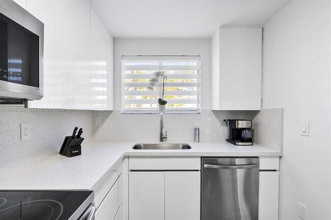 Building Photo - 342 NW 114th Ave